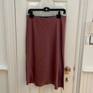 Theory silk slip skirt size medium never worn beautiful color great condition